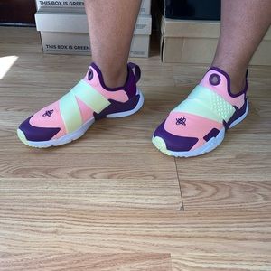 Huarache Extreme Size 7Y (Size8.5)